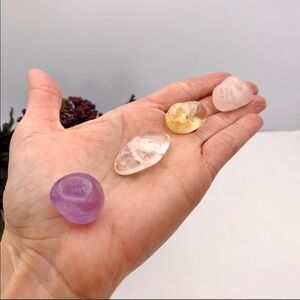 Chakra Set: Amethyst Citrine Clear & Rose Quartz + Pouch
